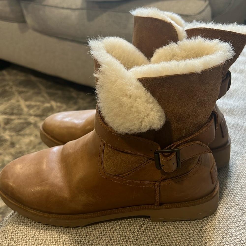 Women’s leather Uggs waterproof boots size 8